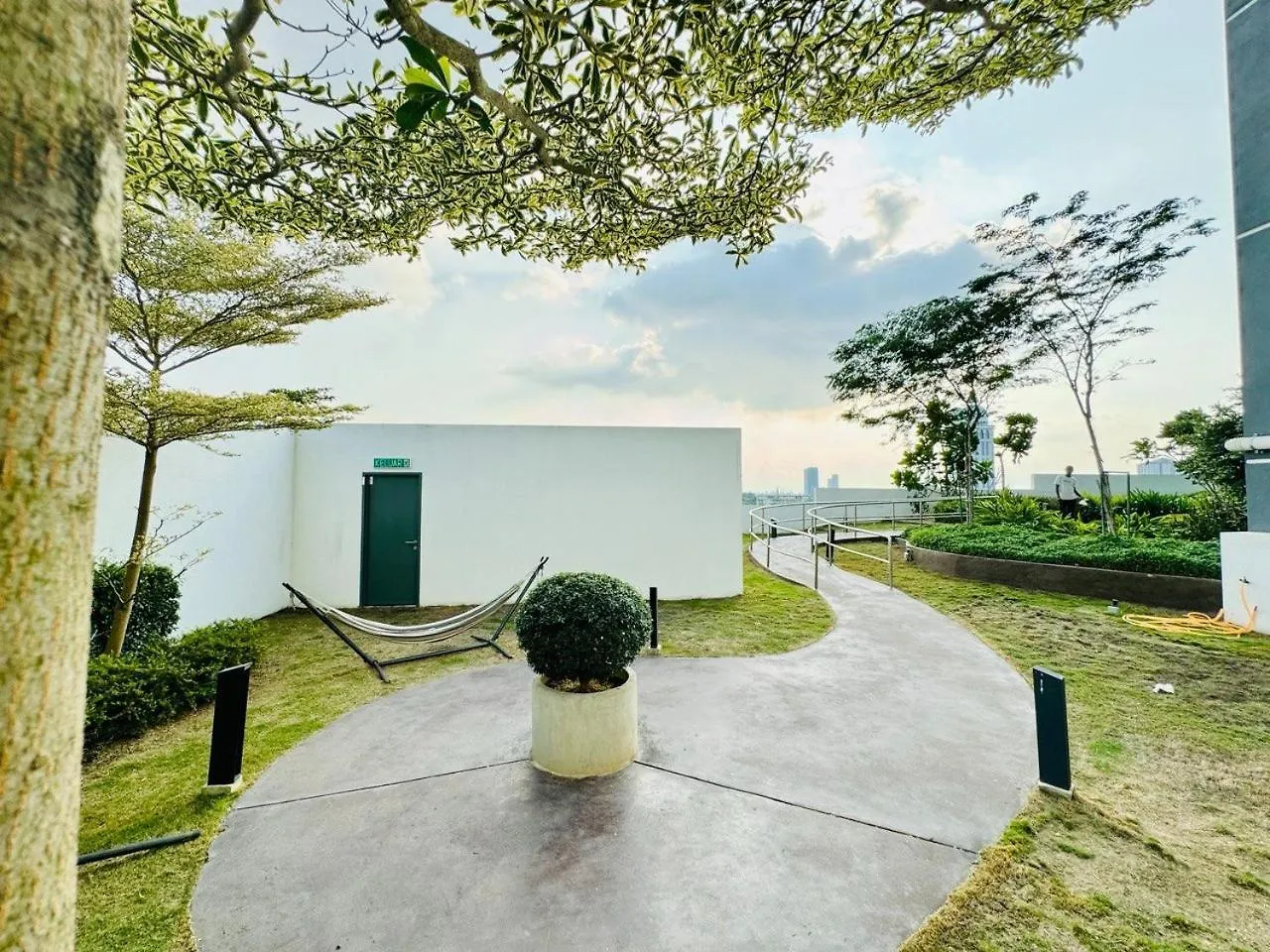 Family Fun Getaway - Infinity Pool, Ps5, Private-Cinema With Pool-View Balcony - M3 Apartment Bukit Mertajam